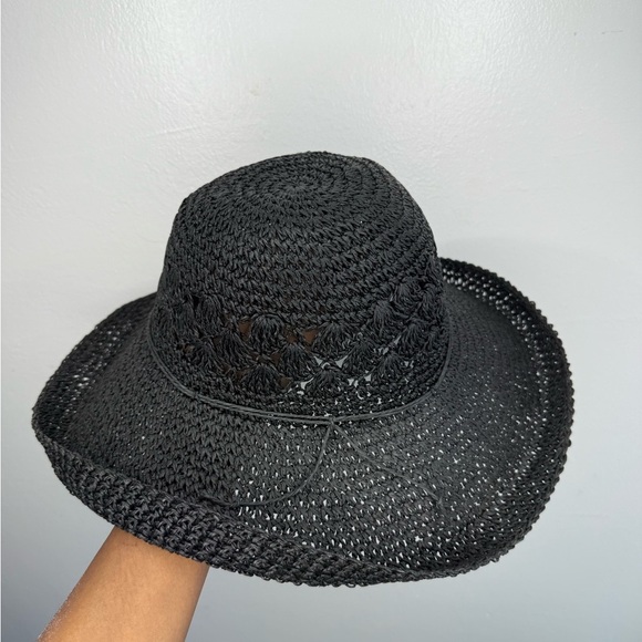 Summer Black Hat - Picture 1 of 2